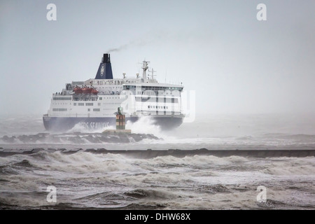 Netherlands, IJmuiden, DFDS ferry arrives from Newcastle during heavy stoL on North Sea Stock Photo