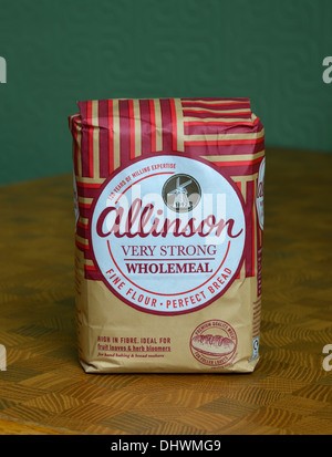 Wholemeal Strong Bread Flour Stock Photo - Alamy