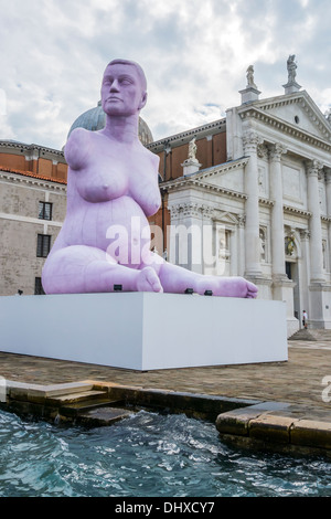 Venice Biennale, Sculpture Alison Lapper Pregnant, born without arms and with truncated legs, a condition called phocomelia Stock Photo
