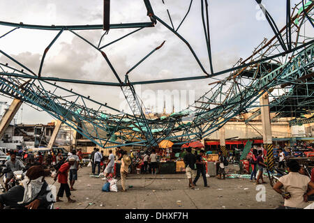 LEYTE, Philippines. 13th Nov, 2013. Shattered structures are seen all over a marketplace in Ormoc City in the province of Leyte on 13 November 2013. Super Typhoon Haiyan, locally known as ''Yolanda'', the world's strongest typhoon pummeled through central Visayas on November 09, leaving widespread devastation in the region.Photo: George Calvelo/NurPhoto Credit:  George Calvelo/NurPhoto/ZUMAPRESS.com/Alamy Live News Stock Photo