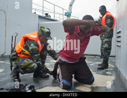 DJIBOUTI, Djibouti (Nov. 14, 2013) - A Uganda People's Defence Force member searches a simulated detainee aboard a target vessel during Exercise Cutlass Express 2013 in the Gulf of Tadjoura near Djibouti. Exercise Cutlass Express 2013 is a multinational m Stock Photo