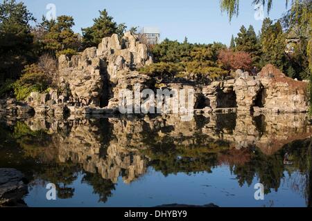 Beijing, China. 12th Nov, 2013. The Temple of the Sun is located in Chaoyang District, Beijing, China. Its another name is Ritan park. © Jiwei Han/ZUMA Wire/ZUMAPRESS.com/Alamy Live News Stock Photo