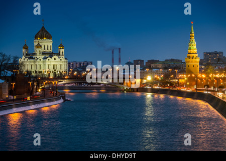 View of the Moskva River with the Kremlin and Cathedral of Christ the Saviour at night Stock Photo