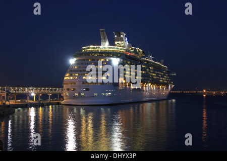 Royal Caribbean International Cruise Line Cruise Ship “Navigator of the Seas” ( 311 mts) Port of Palma de Mallorca. Stock Photo