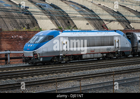 Amtrak HHP-8 Locomotive No 660 leaving Union Station, Washington, DC Stock Photo
