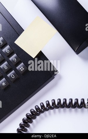 memo post it message on telefone in office reminder object business Stock Photo