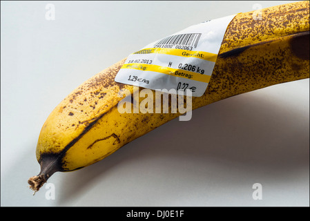 One yellow banana with German bar-coded label showing weight and price in Euro Stock Photo