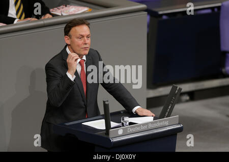 Berlin, Germany. 18th November 2013. Parliamentary debate to the hearing activities of the NSA and the effects on Germany and the transatlantic relations at German parliament. / Picture: Thomas Oppermann (SPD), Secretary of the SPD Parliamentary Group. Credit:  Reynaldo Chaib Paganelli/Alamy Live News Stock Photo