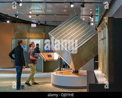 The Million Dollar Cube at the Federal Reserve Bank of Chicago's Money Museum Stock Photo