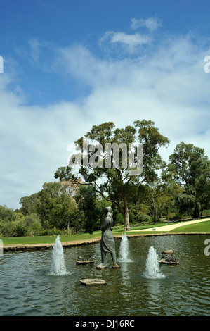 The Pioneer Women's Memorial statue and ornamental lake. King's Park, Perth, Western Australia Stock Photo