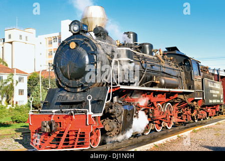 Brazil, Rio Grande do Sul: Historic train 'Mario Fumaça' leaving station of Bento Gonçalves for touristic tour Stock Photo