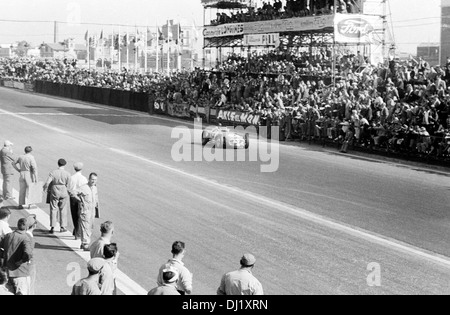 Juan Manuel Fangio's Mercedes-Benz W196 at the Spanish Grand Prix, Pedralbes, Spain 24 Oct 1954. Stock Photo