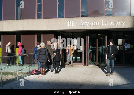 Students on Durham University campus outside the Bill Bryson Library, north east England UK Stock Photo