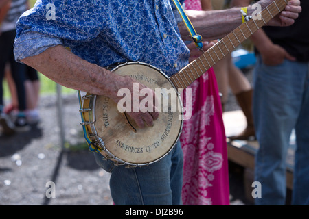 Pete Seeger banjo with 'This machine surrounds hate and forces it to surrender' Stock Photo