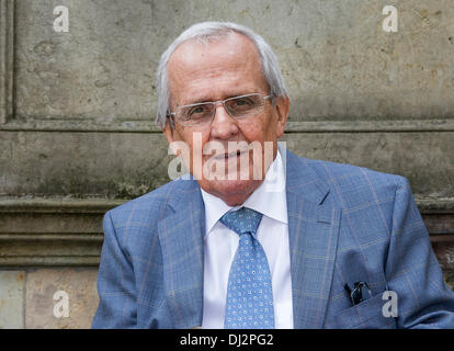 Dresden, Germany. 01st Sep, 2013. FILE - A file photo dated 01 September 2013 shows perform Dieter Hildebrandt posing with the Erich Kaestner Prize in Dresden, Germany, 01 September 2013. Photo: Andreas Weihs/dpa/Alamy Live News Stock Photo