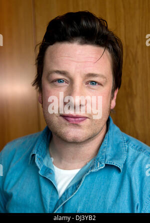 Berlin, Germany. 21st Nov, 2013. The British celebrity chef Jamie Oliver poses during the presentation of his new cookbook 'Cook clever with Jamie' in Berlin, Germany, 21 November 2013. Jamie Oliver's new book deals with the question of how to create delicious dishes for the whole family despite a limited budget. Photo: JOERG CARSTENSEN/dpa/Alamy Live News Stock Photo