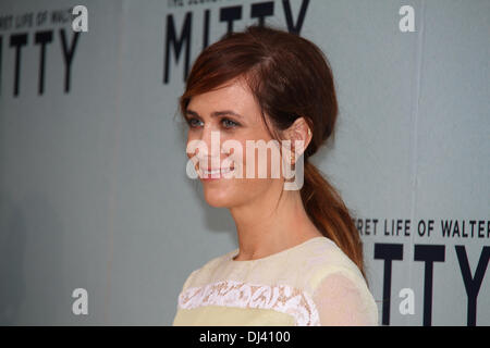 Sydney Entertainment Centre, Sydney, NSW, Australia. 21 November 2013. Ben Stiller (Zoolander, Meet The Parents) and Kristen Wiig (Bridesmaids) attended the red carpet Australian Premiere of The Secret Life of Walter Mitty. Pictured is Kristen Wiig. Copyright Credit:  2013 Richard Milnes/Alamy Live News. Stock Photo