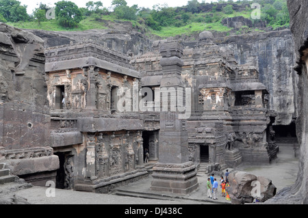 Cave 16 : Temple Courtyard and Victory Pillar South. Dancing Nataraja on the north wall. Ellora Caves, Aurangabad Stock Photo