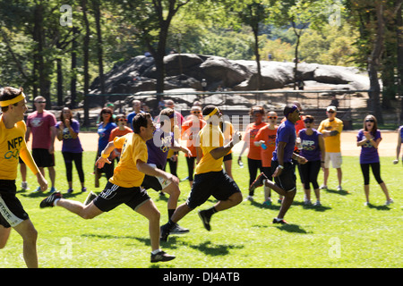 Foot Race, Employees in Team Color T-Shirts, Corporate Outing 'Team Building' Day, Central Park, NYC, USA Stock Photo