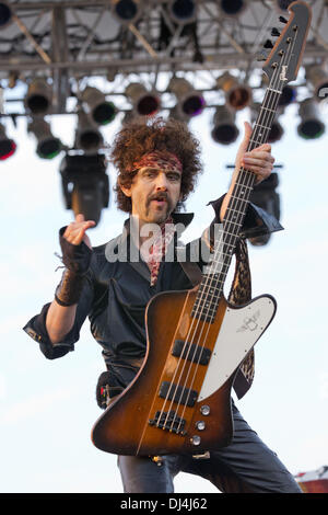 Pryor, Oklahoma, USA. 26th May, 2012. Bassist FRANKIE POULLAIN of The Darkness performs at 2012 Rocklahoma in Pryor, Oklahoma © Daniel DeSlover/ZUMAPRESS.com/Alamy Live News Stock Photo