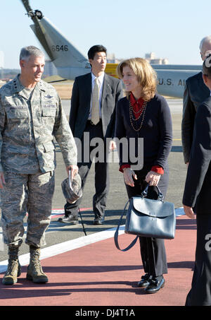 Tokyo, Japan. 21st Nov, 2013. Caroline Kennedy, new U.S. ambassador to Japan, is welcomed by Lt. Gen. Salvatore Angelella, commander, U.S. Forces Japan, upon her arrival at Yokota Air Base on Thursday, November 21. Kennedy, the first female American envoy to the country, met with U.S. servicemen and their families during her first visit to the American military facility located west of Tokyo. Credit:  Natsuki Sakai/AFLO/Alamy Live News