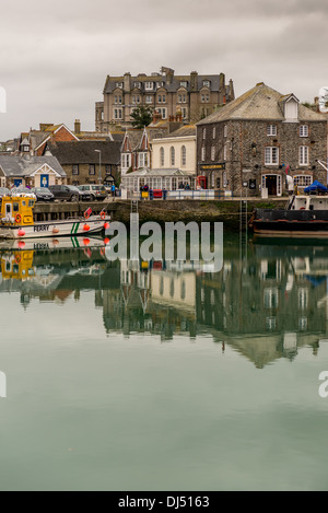 Across the harbour in Padstow to the Metropole Hotel Stock Photo