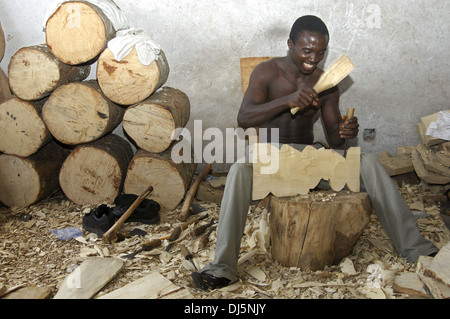 Wood carver at work, Ghana Stock Photo