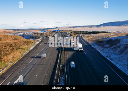 M62 Trans Pennine Motorway from the Pennine Way footbridge, Windy Hill near Saddleworth Moor, West Yorkshire. Highest motorway in England. Stock Photo