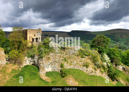 Cave Dale with the ruins of Peveril Castle, Castleton village, Hope Valley, Peak District National Park, Derbyshire Dales Stock Photo