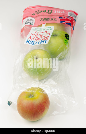 Bag of four eat fresh British Bramley cooking apples from Tesco Stock Photo