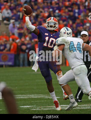 Clemson, South Carolina, USA. 24th Nov, 2013. November 23, 2013: Tajh Boyd #10 of the Clemson Tigers throws the ball downfield in his final game at Memorial Stadium. Credit:  csm/Alamy Live News Stock Photo