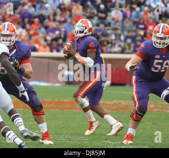 Clemson, South Carolina, USA. 24th Nov, 2013. November 23, 2013: Tajh Boyd #10 of the Clemson Tigers drops back to pass during the final home game of his career. Credit:  csm/Alamy Live News Stock Photo