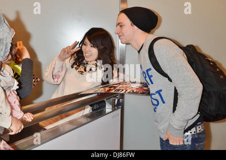 ross-lynch-nov-23-2013-tokyo-