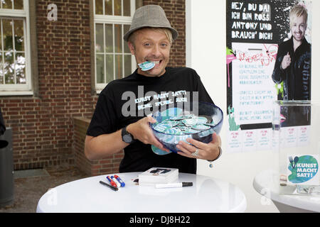 Ross Antony launches charity art project 'Kunst macht satt' at Otto-Studios. Hamburg, Germany - 04.07.2012 Stock Photo