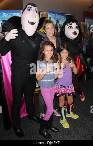 Alexandra Wentworth with daughters Elliott Stephanopoulos and Harper Stephanopoulos New York screening of 'Hotel Transylvania' - Arrivals New York City, USA - 22.09.12 Stock Photo