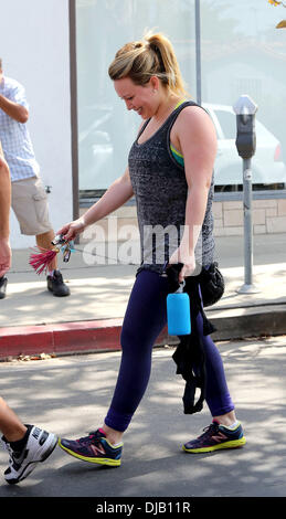 Hilary Duff picks up a couple of coffees on her way to the gym in Beverly  Hills, Stock Photo, Picture And Rights Managed Image. Pic. WEN-WENN29988853