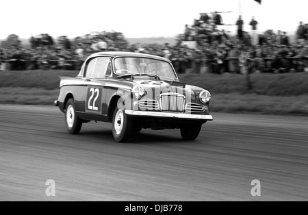 Sunbeam Rapier in the saloon car race XII BRDC International Trophy, Silverstone, England 22 April 1960. Stock Photo