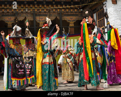 Bhutan, Phobjika, Gangte Goemba Tsechu, festival dancers in courtyard Stock Photo