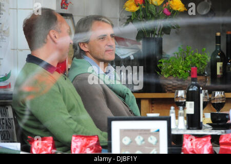 Manager of Manchester City Roberto Mancini and David Platt have lunch at Alderley Edge Manchester, England - 20.09.12 Stock Photo