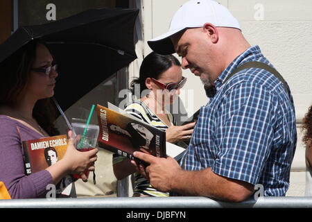 Atmosphere A long line of people wait outside Barnes & Noble in Union Square, hours ahead of an appearance by Johnny Depp to promote the book 'Life After Death: Damien Echols' New York City, USA – 21.09.12 Stock Photo