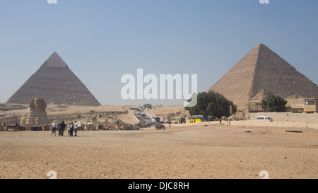 Left : The Great Sphinx of Giza & the pyramid of Khaefre (or khephren) . Right : The Great Pyramid (Khufu). Egypt. Stock Photo