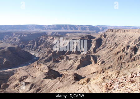 (131127) -- WINDHOEK, Nov. 27, 2013 (Xinhua) -- Photo taken on Nov. 21, 2013 shows a part of the Fish River Canyon in southern Namibia. Situated in southern Namibia, Fish River Canyon is the largest canyon in Africa and one of the most visited places in the country. It measures about 160km in length, up to 27km in width and 550m at its deepest point. With a history of hundreds of millions of years, the canyon is a unique combination of tectonic, volcanic, climatic and erosional forces that created this 'geologist's paradise'. (Xinhua/Gao Lei)(bxq) Stock Photo