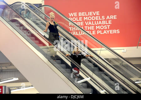 Gwen Stefani and Kingston Rossdale Gwen Stefani shopping at the Sports Authority with her children. The broken escalator made Stefani and her son to walk down it Los Angeles, California - 25.08.12 Stock Photo