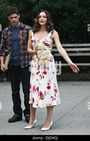 Katharine McPhee and Jeremy Jordan filming on the set of her new NBC television show 'Smash' in the Flatiron District, Manhattan. New York City, USA - 17.08.12 Stock Photo