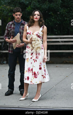 Katharine McPhee and Jeremy Jordan filming on the set of her new NBC television show 'Smash' in the Flatiron District, Manhattan. New York City, USA - 17.08.12 Stock Photo