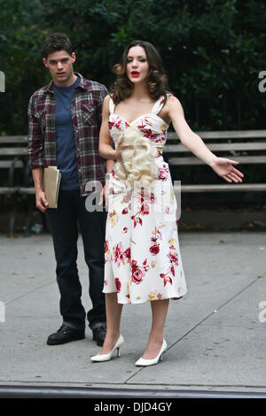 Katharine McPhee and Jeremy Jordan filming on the set of her new NBC television show 'Smash' in the Flatiron District, Manhattan. New York City, USA - 17.08.12 Stock Photo