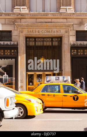 Saks Fifth Avenue in Manhattan, New York City, USA Stock Photo - Alamy