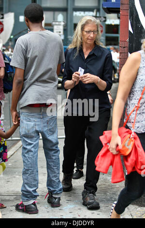 Annie Leibovitz on the set of a photoshoot for Vogue Magazine in Soho, Manhattan. New York City, USA – 30.07.12 Stock Photo