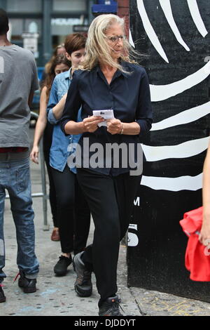 Annie Leibovitz on the set of a photoshoot for Vogue Magazine in Soho, Manhattan. New York City, USA – 30.07.12 Stock Photo