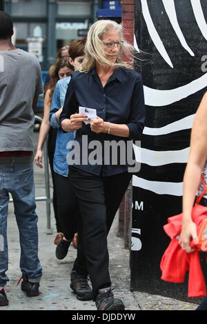 Annie Leibovitz on the set of a photoshoot for Vogue Magazine in Soho, Manhattan. New York City, USA – 30.07.12 Stock Photo